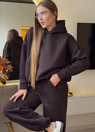 Стильний жіночий спортивний костюм з тринитки на флісі оверсайз худі з капюшоном та штани джогери вільного крою на резинках з кишенями
