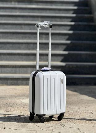 Лоукост ударостійка 40/30/20 см пластикова  валіза дорожня xs на колесах  ручна поклажа 24 l