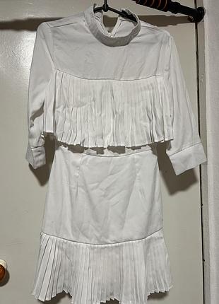 Біла сукня декорована складкою р 40