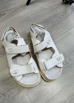 Жіночі босоніжки