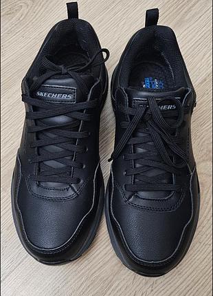 Кросівки чоловічи