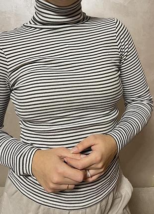 Чорно-білий полосатий гольф