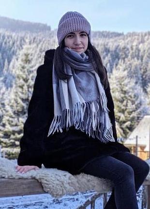 Зимова шубка,  в ідеальному стані чорний колір нижче колін  розмір m / s