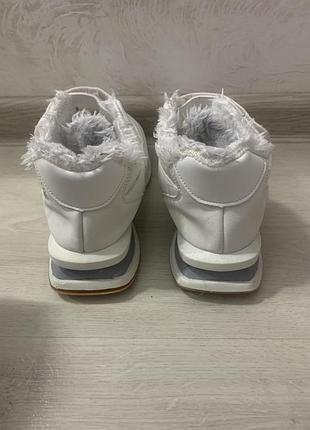 Теплые кроссовки