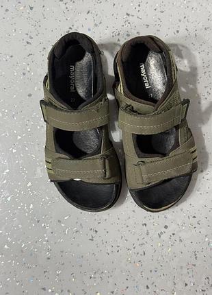 Босоніжки кольору хакі