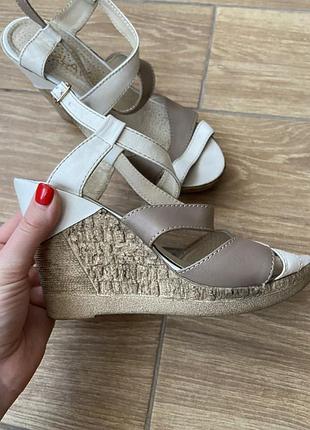 Жіночі босоніжки