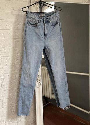 Брендові прямі джинси denim co з необробленим низом