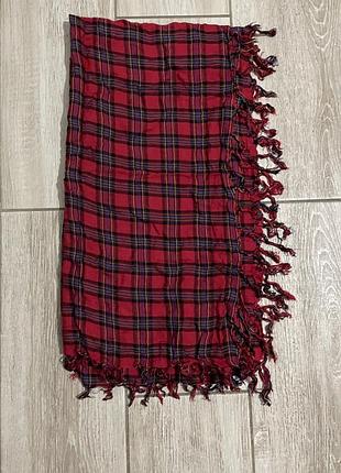 Шарф красный в клеточку