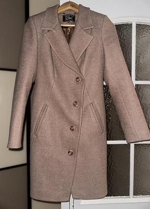 Осіннє пальто ,бежевого кольору 42 розмір