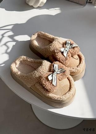 Тапочки женские бежевые зима / зимние тапочки с мехом / бежевые тапочки с бантиком