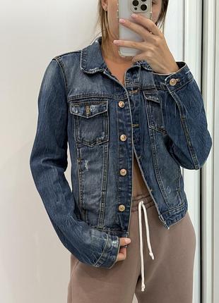 Джинсова куртка. стан ідеальний. універсальна. розмір хл, по факту на с/м