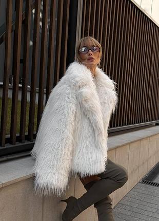 Обʼємна жіноча шуба