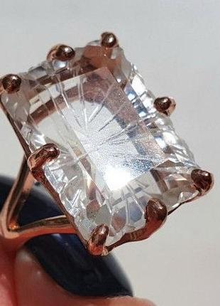 Велике срібне позолочене кільце ручної роботи з прозорим кварцем (горний кришталь), розмір 19.5