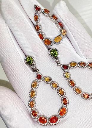 Срібний набір із натуральними жовтогарячими та жовтими сапфірами, перидотом і фіанітами — сережки та кільце (17.5)