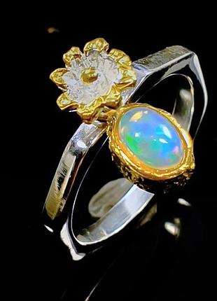 Серебряное кольцо в позолоте ручной работы с натуральным опалом, размер 16.5