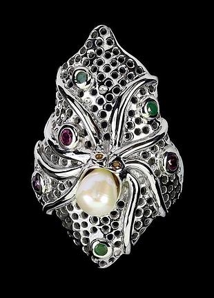 Серебряное кольцо с натуральным жемчугом, гранатами родолитами, изумрудами и желтыми сапфир , разм. 18.75 - 19