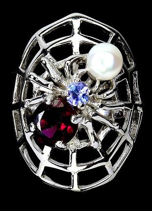 Серебряное кольцо с натуральным и жемчугом, гранатом родолитом и танзанитом "паук", размер 18.75 - 19