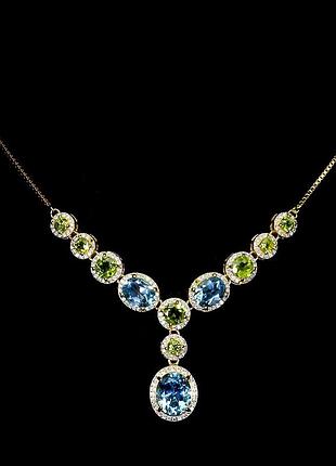 Серебряное позолоченное колье с натуральными голубыми топазами, перидотом (хризолитами) и фианитами