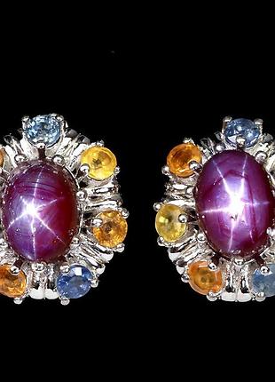Серебряные серьги с натуральными звездчатыми рубинами и цветными сапфирами