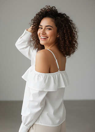 Белая рубашка-блуза с открытыми плечами zara