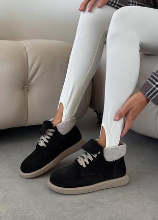 Чорні натуральні замшеві зимові короткі низькі черевики barefoot на бежевій підошві з анатомічним носом замша з хутром