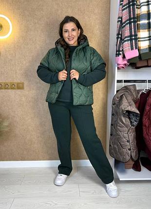 Теплий жіночий костюм з жилеткою зелений