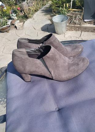 Женские замшевые ботильоны