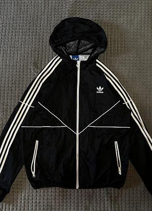 Чоловіча вітровка adidas