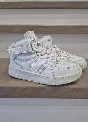 Высокие кроссовки
