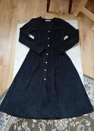 Платье с накладными карманами миди