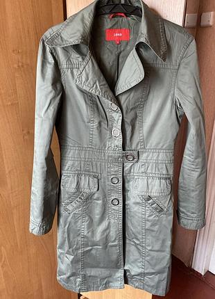 Плащ жіночий, розмір s, стан ідеальний ( трохи помʼятий просто погладити)