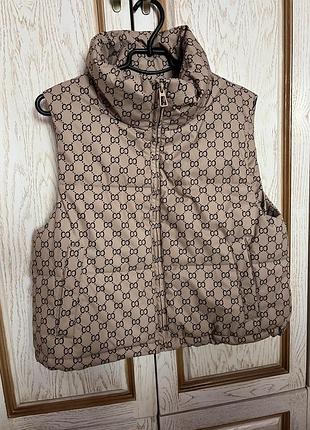 Стильна жіноча жилетка