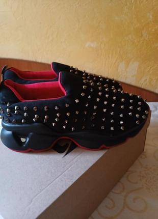 Новые удобные мокасины лабутены с шипами