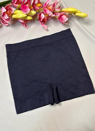 Черные бесшовные трусики шортики, с легким эффектом утяжки