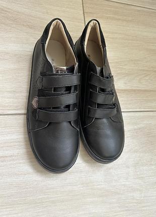 Дитяче взуття для дівчинки розмір 34-35-38