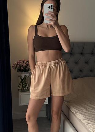 Шовкові шорти в кольорі карамель з кишенями