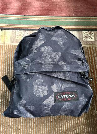 Рюкзак eastpak темний