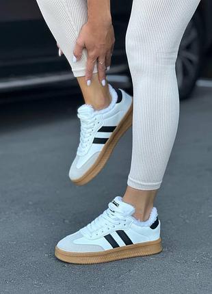 Женские зимние кроссовки