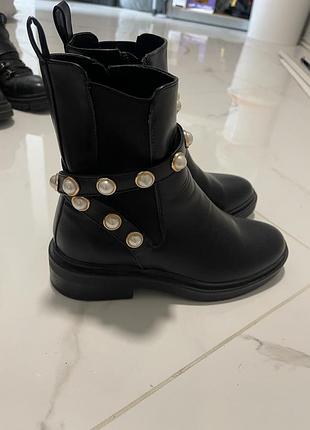 Ботінки reserved