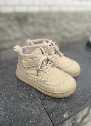 Осінні кросівки