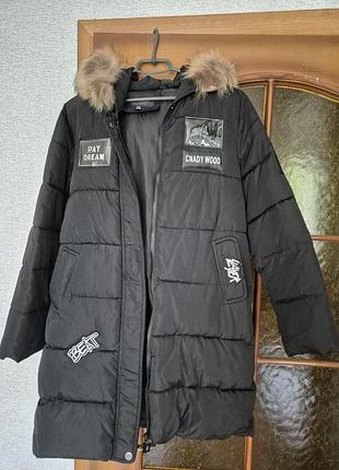 Черная зимняя пуховая куртка