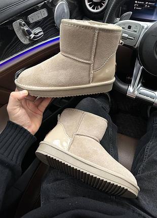 Угг mini beige lacquer