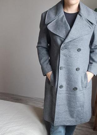 Красивое пальто серого цвета