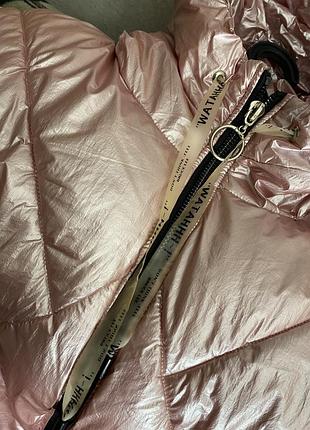 Рожева глянцева куртка жіноча