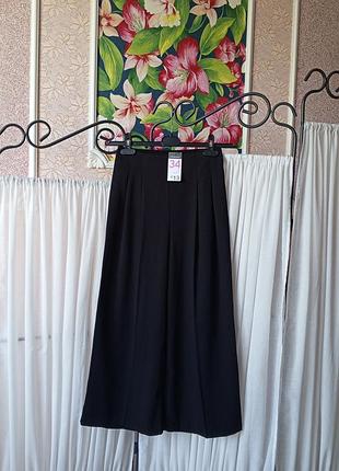 Красиві чорні штани палаццо капрі primark.