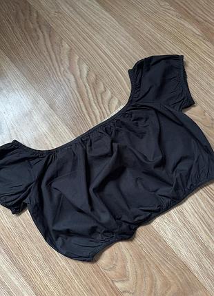 Топ на плечі