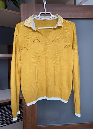 Жіноча кофтинка з ажурним комірцем гірчичного кольору