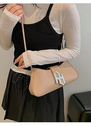 Сумка багет женская эко-кожа (хаки) бежевого цвета с серебряной фурнитурой