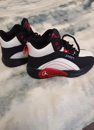 Кроссовки осенние