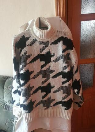 Світер теплий чоловічий новий,куплений в оае,шерстяний,чорно- молочного кольору,якість чудова,76см довжина,68см в грудях,приспущені плечі,під шию.